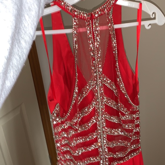 Red prom dress/ gown/ Size M: wore once : i’m 5’4 & weighed around 150 pounds - Picture 3 of 4